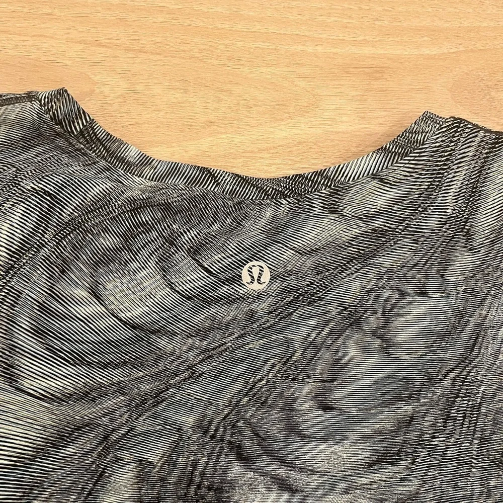Lululemon High Neck Split Hem Run Tank Abstract Water Pulses Size 10